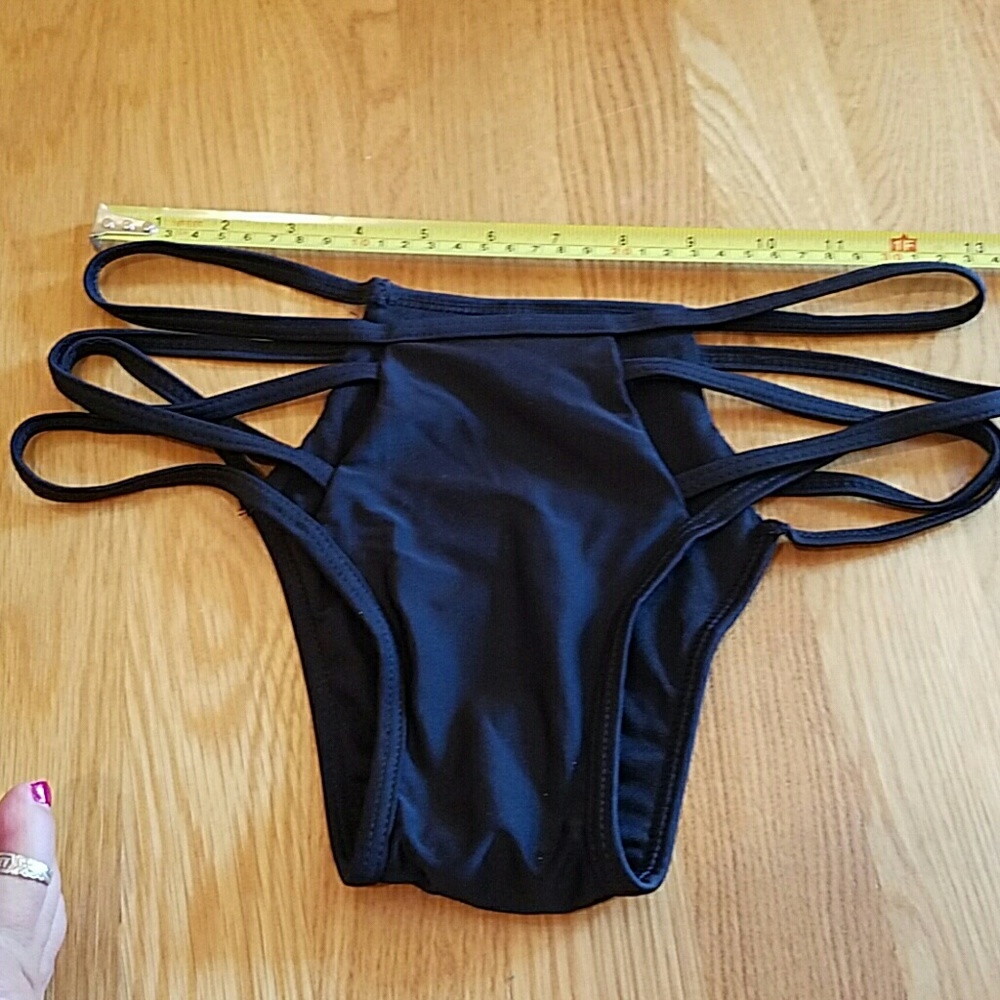 Bikini - Picture 4 of 7
